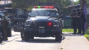 Amplio operativo policial por sujeto parapetado armado al interior de una casa en Estación Central
