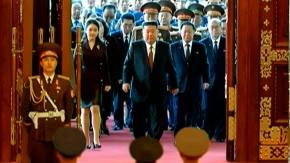 La hija del líder norcoreano Kim Jong Un visita simbólico mausoleo en Pyongyang