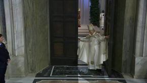 El papa cerró la "Puerta Santa", marcando el final del jubileo de 2025