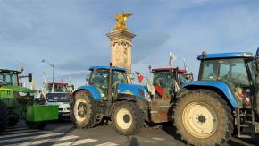 Los agricultores llevan de nuevo su "revuelta" a París a bordo de tractores