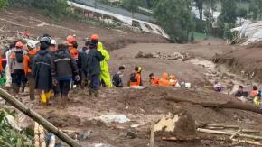 Un alud deja ocho muertos y más de 80 desaparecidos en Indonesia Un alud deja ocho muertos y más de 80 desaparecidos en Indonesia