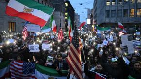 "Mantengan las protestas, la ayuda está en camino" dice Trump a los iraníes