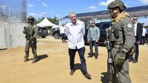 Kast visita muro fronterizo dominicano contra la migración irregular desde Haití