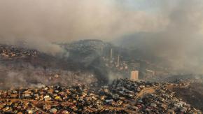 A casi dos años del megaincendio de Viña del Mar: familias denuncian lentitud y exclusiones en la reconstrucción