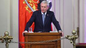 "Mucho humo" y "la política del espectáculo": oficialismo critica a Kast luego que Perú rechazara corredor humanitario