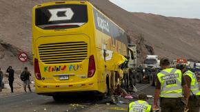 Grave accidente entre bus y camión en Arica: Hay dos muertos y nueve heridos