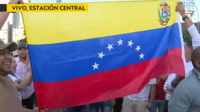 Venezolanos en Chile celebran intervención estadounidense a Caracas y captura de Maduro 