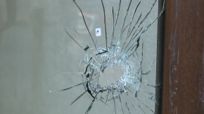 Un muerto y dos heridos tras ataque desde vehículo en Estación Central: Víctimas estaban arreglando auto