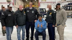 Con chalas y pulgares arriba: Nuevas imágenes de la detención de Nicolás Maduro Con chalas y pulgares arriba: Nuevas imágenes de la detención de Nicolás Maduro