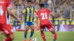 "De 6 pelotas, 7 mal": Los duros comentarios contra Vicente Pizarro que dejaron los hinchas de Rosario Central