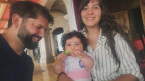 "Que el 2026 esté lleno de curiosidad":  Las tiernas fotos del Presidente Boric junto a Paula Carrasco y su hija Violeta por Año Nuevo