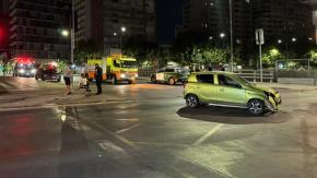 Dos carabineros heridos tras cadena de accidentes en Santiago: Patrulla chocó mientras trasladaba dos heridos en su interior