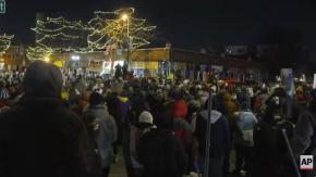 VIDEO | Manifestantes corean "el pueblo unido jamás será vencido" en protestas en Estados Unidos