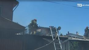 Preocupación por incendio en casa de Renca: fuego se habría extendido a vivienda colindante