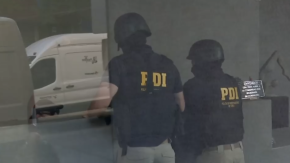 Operativo en Barrio Meiggs: Ciudadano chino se lanzó de segundo piso para escapar de la PDI