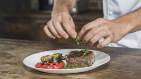 Sí a la carne roja, no a los azúcares: las nuevas guías saludables de Trump