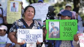 Familiares de encarcelados rechazan juicios masivos en El Salvador