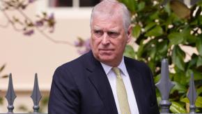 Caso Epstein: Policía británica libera al expríncipe Andrés pero lo mantiene "bajo investigación"