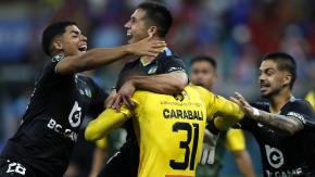 Con rezos previos a los lanzamiento: Así fue el penal que atajó Carabalí y que le dio la clasificación a O'Higgins