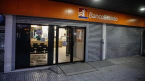 Intento de robo a sucursal bancaria en Santiago deja daños por $30 millones