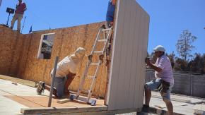 Advierten que casas donadas por influencers podrían estar en zonas de riesgo 