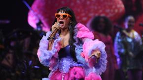 El triste panorama de Bomba Estéreo en la segunda noche de Festival: actuaron en una Quinta Vergara casi vacía 