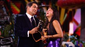 El "fail" que cometió Rafael Araneda antes de entregar la gaviota a Bomba Estéreo en el Festival: fue criticado en redes