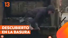  Policía arresta a un hombre que se escondió en un bote de basura en EE.UU.