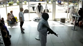 Violento asalto a tienda de celulares en San Miguel: cámara del local captó minutos de terror al interior