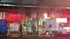 Director de la Vega Central anunció medidas de emergencia para locatarios afectados por el incendio: 4 pasillos y 70 locales destruidos  