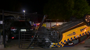 Persecución termina en choque y volcamiento en Ñuñoa