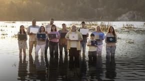 Quilicura "apaga" la IA para concientizar sobre consumo de agua: 50 vecinos se convirtieron en un "servidor humano"