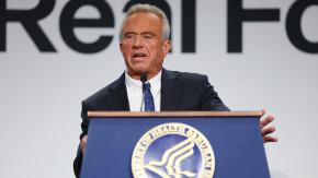 Secretario de Salud de EE.UU dice que no le asustan los gérmenes, porque "aspiraba cocaína sobre tazas de baños"