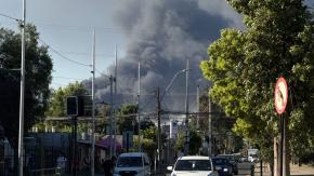 Incendio afecta bodegas en Quilicura y obliga a suspender tránsito en la zona