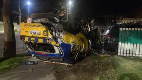 Persecución por auto robado termina con patrulla municipal volcada en La Florida: Tres menores detenidos