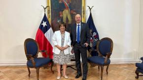 Pese a alertas de EE.UU: Ministerio de Defensa ingresó solicitud de concesión por cable submarino tras reunión con Judd