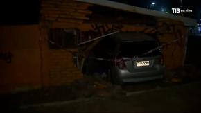 Dos lesionados tras impacto de automóvil contra vivienda en Renca: funcionaba como cité