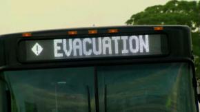 Miles de personas bajo órdenes de evacuación por inundaciones en Hawái