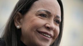 María Corina Machado llega a Chile y envía mensaje: "Me voy a encontrar con muchos venezolanos que allí viven"