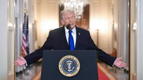 Trump trata de justificar la guerra contra Irán