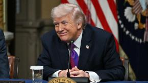 Tras muerte de Jamenei: Trump afirma que él debe "participar" en la elección del próximo líder iraní 