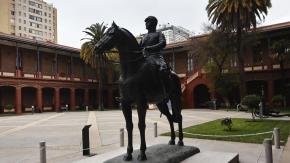 Este martes reinstalan estatua del general Baquedano en la renovada Plaza Italia