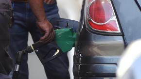 Gobierno busca frenar el alza de la parafina: ¿Qué pasa con la bencina?