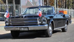 Ford Galaxie: el regalo de la reina Isabel II que tiene un rol protagónico en el cambio de mando