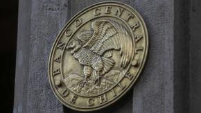 Banco Central hace eco de alzas de combustible: sube pronóstico de inflación y baja PIB a rango de 1,5%-2,5%