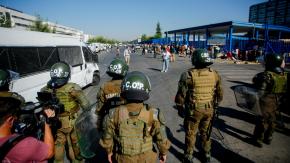 Tenso operativo de despeje de comercio ambulante afuera de Santiago 1: personas lanzaron hasta sartén con aceite