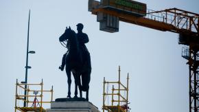 Estatua del General Baquedano vuelve a Plaza Italia tras restauración y polémica