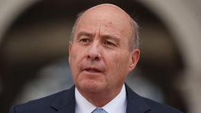 "No todos son desvalidos": Ministro Quiroz asegura que 1.800 personas deudoras del CAE ganan más de $5 millones