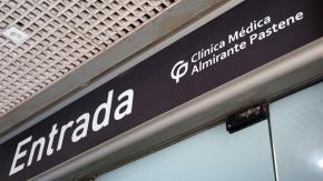 Mujer sufrió paro cardiorrespiratorio durante cirugía estética en Providencia: está grave 