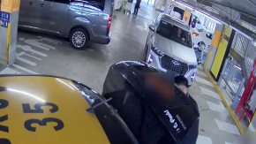 Detienen a taxista que estafó con casi 3 millones de pesos a un turista en el aeropuerto: también le robó el equipaje 